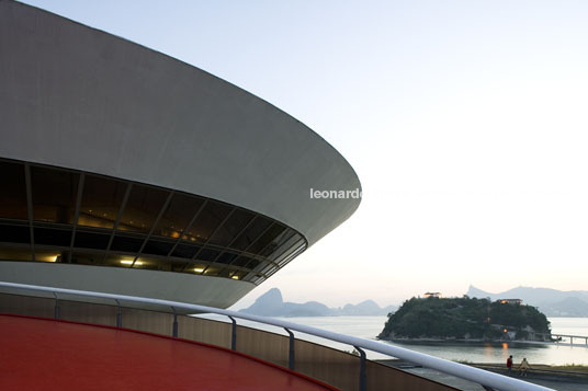 museu de arte contemporânea (mac) oscar niemeyer