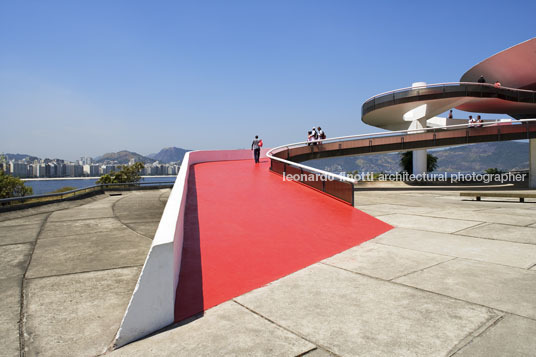 museu de arte contemporânea (mac) oscar niemeyer