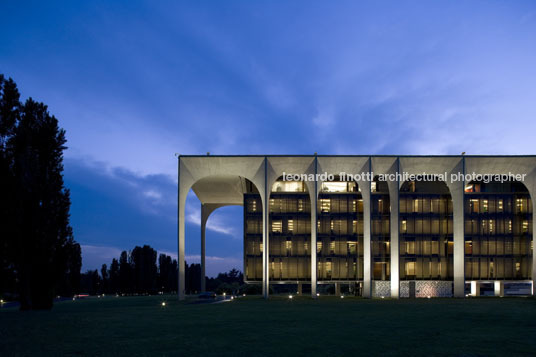 mondadori oscar niemeyer