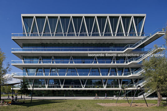 leutschenbach school christian kerez