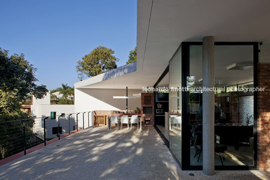 house in araras valley arquitetos associados