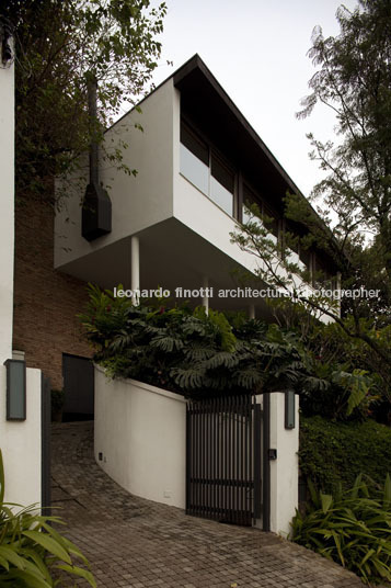 architect s house in pacaembú arthur casas