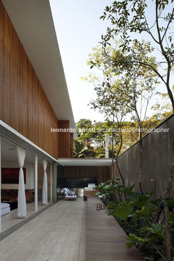 casa maa bernardes+jacobsen