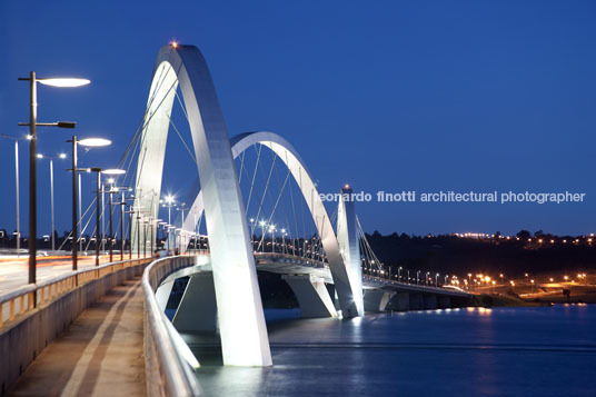 juscelino kubitschek bridge alexandre chan