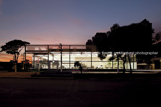 hyundai showroom spadoni+associados