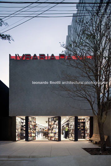 livraria da vila - alameda lorena Isay Weinfeld