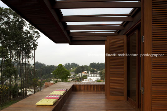 house in tamboré gálvez & márton arquitetura