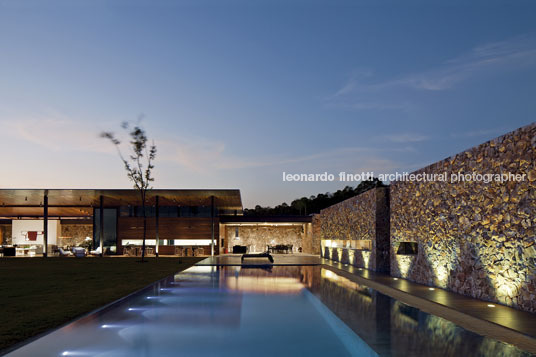 casa bv - fazenda boa vista bernardes+jacobsen