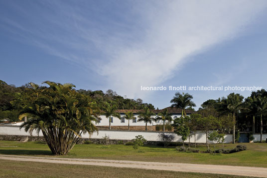 fazenda 3 pedras - casa isay weinfeld