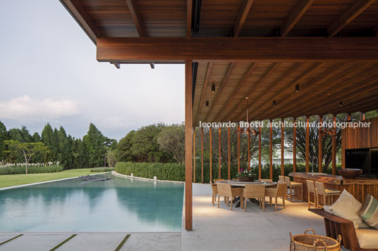 casa gcp - fazenda boa vista bernardes arquitetura