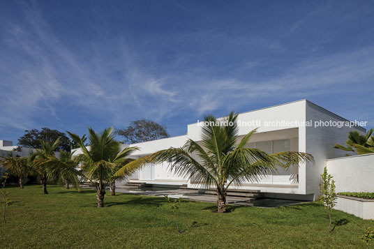 tb house aguirre arquitetura