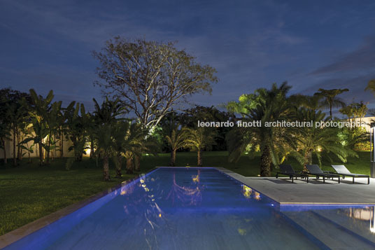 tb house aguirre arquitetura