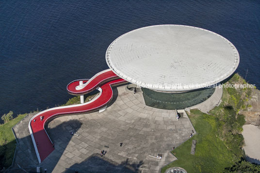 museu de arte contemporânea (mac) oscar niemeyer