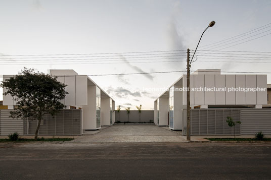 av houses corsi hirano arquitetos