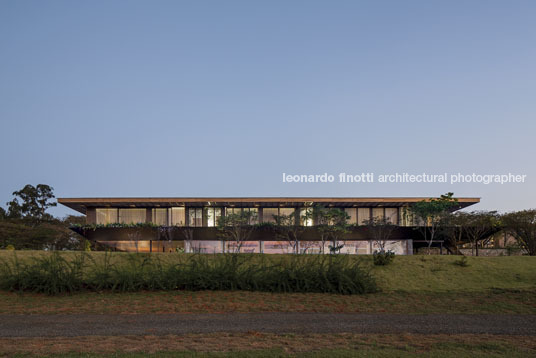 casa sw - fazenda boa vista jacobsen arquitetura