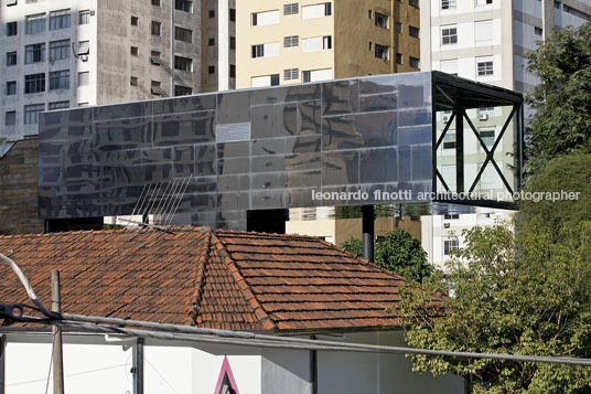 oscar freire building triptyque