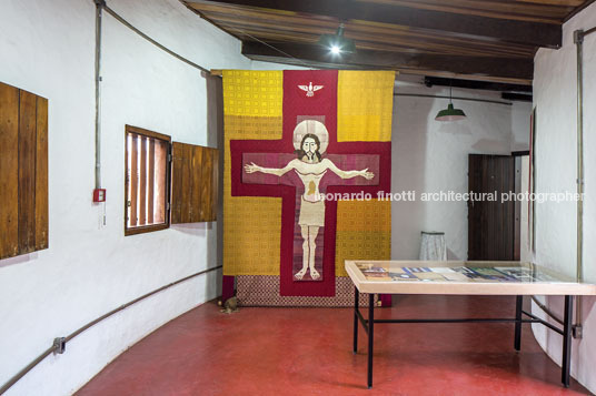 lina bo bardi e o triângulo mineiro - igreja espirito santo do cerrado edmar de almeida