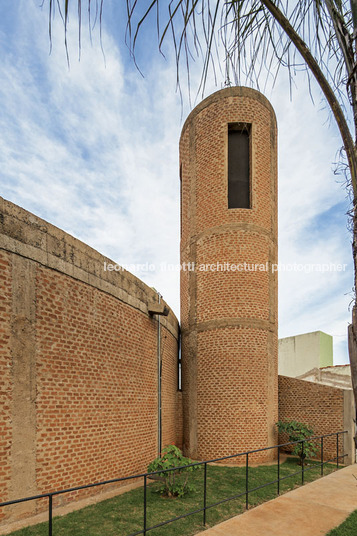 lina bo bardi e o triângulo mineiro - igreja espirito santo do cerrado edmar de almeida