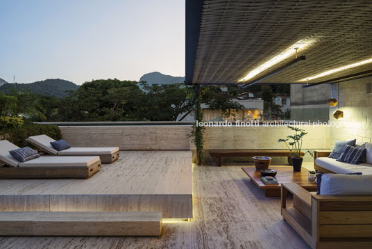 house in jardim botanico sergio conde caldas