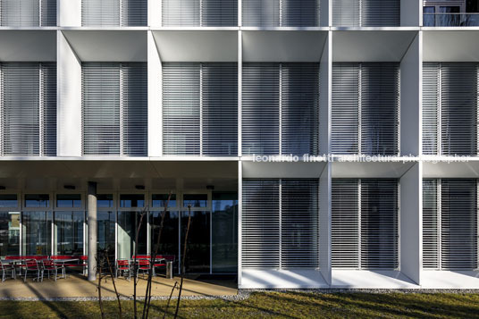 emmi-main office and apartment complex rüssli architekten