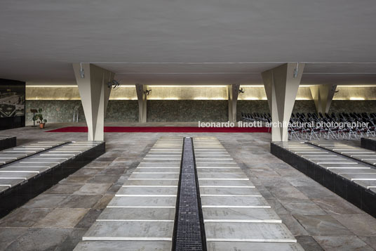 monumento aos mortos da 2 guerra marcos konder neto