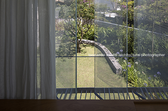 casa triângulo bernardes arquitetura