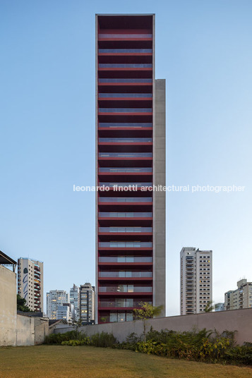 edifício triplo isay weinfeld