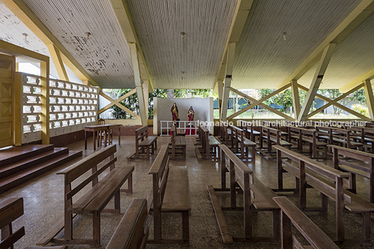 vila serra do navio oswaldo bratke