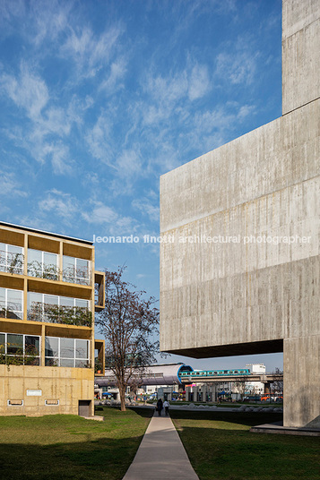 centro de innovación - universidad católica alejandro aravena