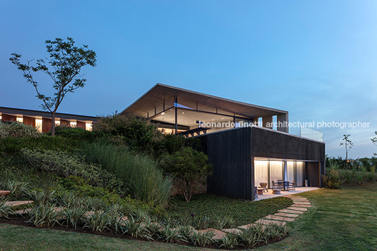 casa origami - fazenda boa vista bernardes arquitetura