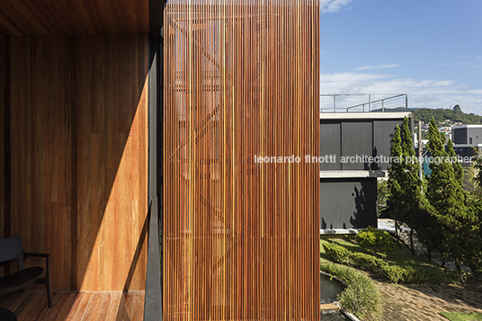 casa verde at felissimo jobim carlevaro arquitetos