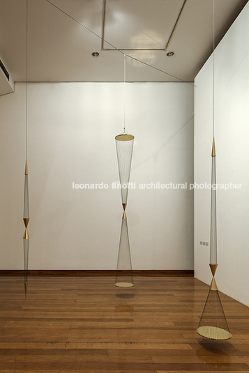 artur lescher: suspensão - estação pinacoteca camila bechelany