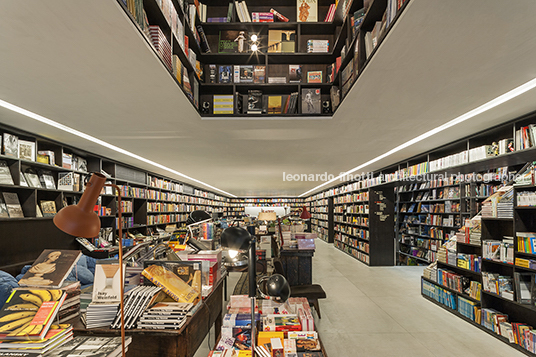 livraria da vila - alameda lorena Isay Weinfeld