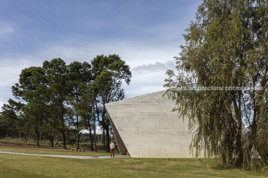 capilla de la piedad/fundación pablo atchugarry leonardo noguez