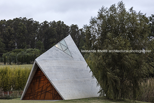 capilla de la piedad/fundación pablo atchugarry leonardo noguez