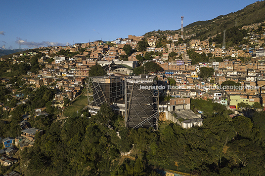 parque biblioteca españa giancarlo mazzanti