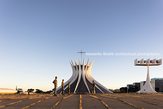 catedral metropolitana oscar niemeyer