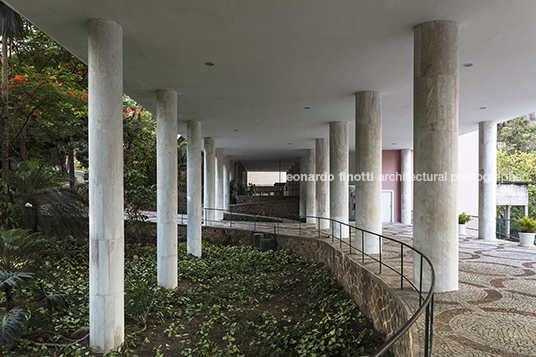 three buildings at guinle park lucio costa