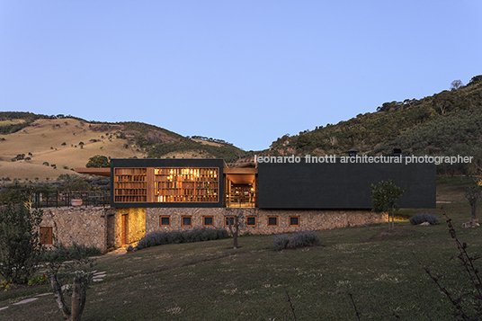 restaurante oliq play arquitetura