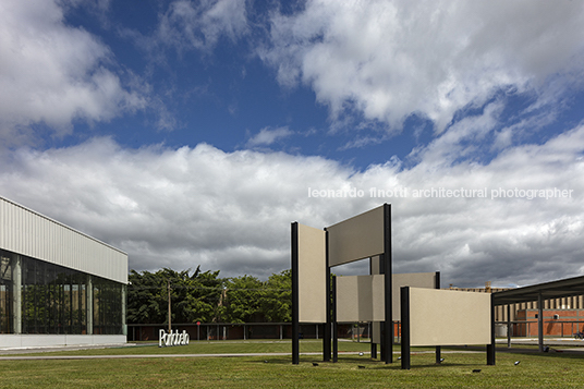 monumento lastras paulo mendes da rocha