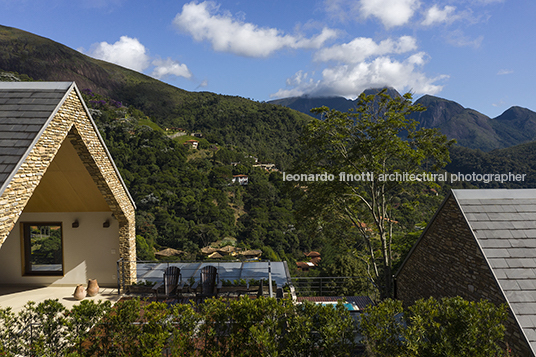 casa de pedra architectare