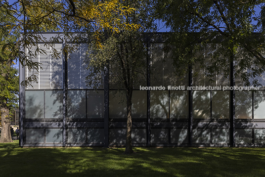 iit s.r. crown hall mies van der rohe