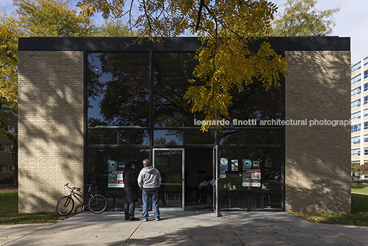 iit robert f. carr memorial chapel of st. savior mies van der rohe