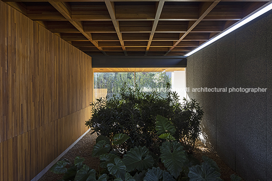 casa rcn - fazenda boa vista jacobsen arquitetura