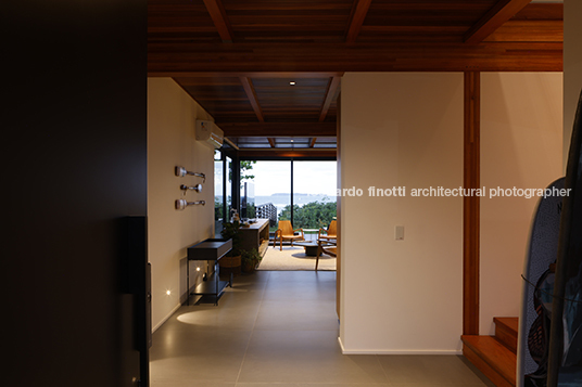 casa mar jobim carlevaro arquitetos