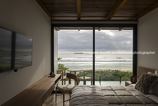 casa mar jobim carlevaro arquitetos